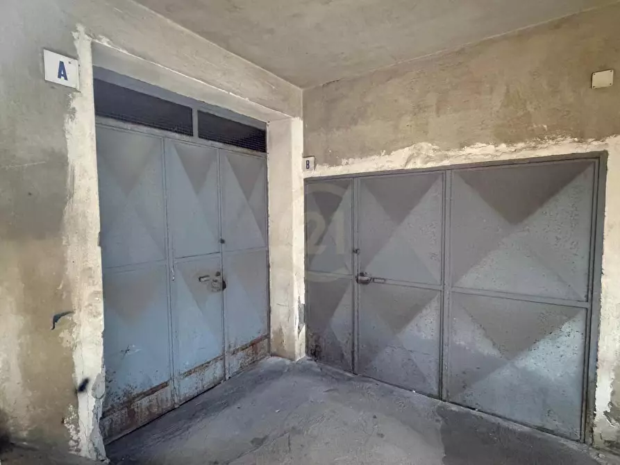 Immagine 11 di Garage in vendita  a Mascalucia