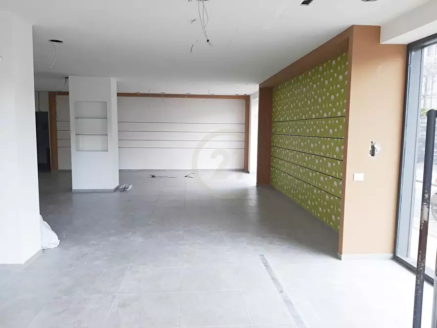 Immagine 6 di Locale commerciale in affitto  a Mascalucia