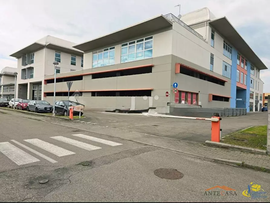 Immagine 1 di Ufficio in vendita  in Via Alfredo Veroni a Parma