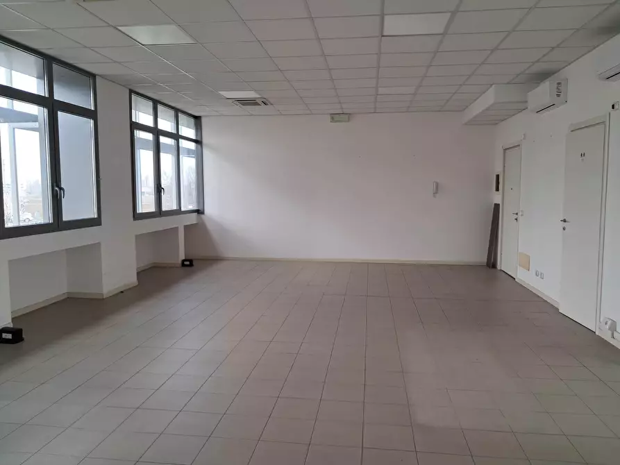 Immagine 10 di Ufficio in affitto  in Via Mario Fantelli 12 a Parma