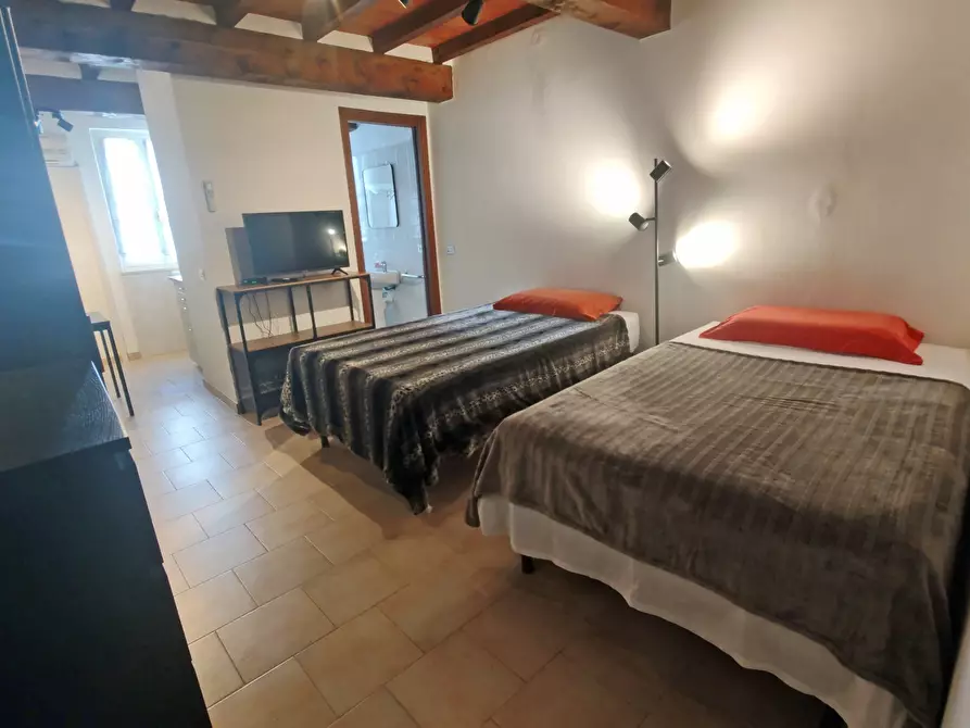Immagine 30 di Palazzo in vendita  in Strada XX Settembre a Parma
