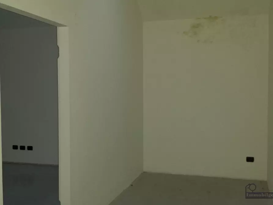 Immagine 10 di Locale commerciale in affitto  in Borgo Angelo Mazza 2 a Parma