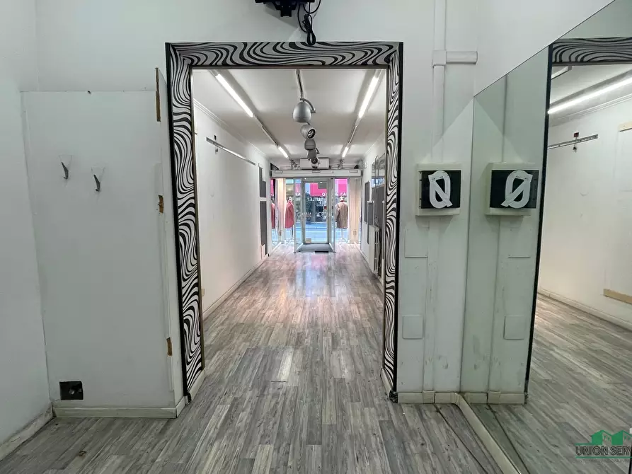 Immagine 2 di Locale commerciale in vendita  in Strada Garibaldi a Parma