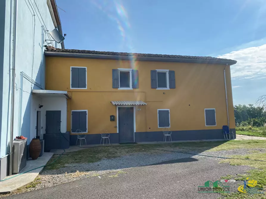Immagine 1 di Porzione di casa in vendita  in Strada Cornaccina 48 a Medesano