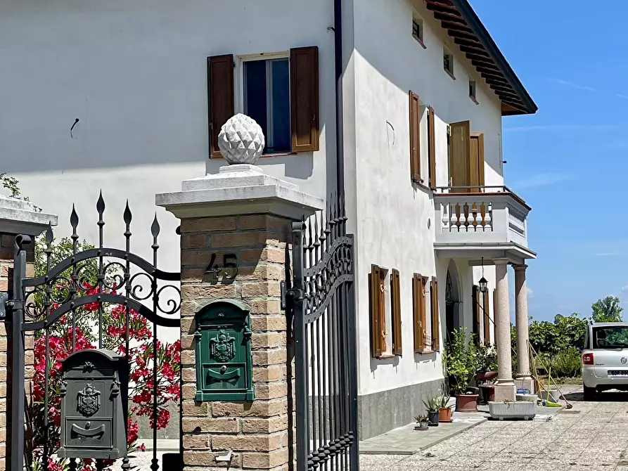Immagine 3 di Villa in vendita  in Strada Dani Maestà a Parma