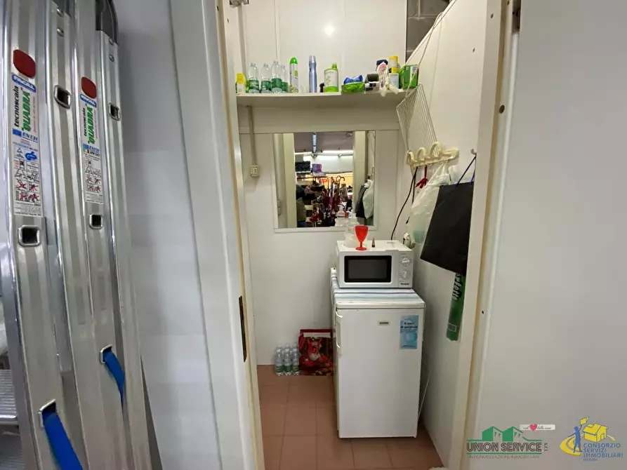 Immagine 9 di Locale commerciale in vendita  in Viale Sandro Pertini 1 a Collecchio