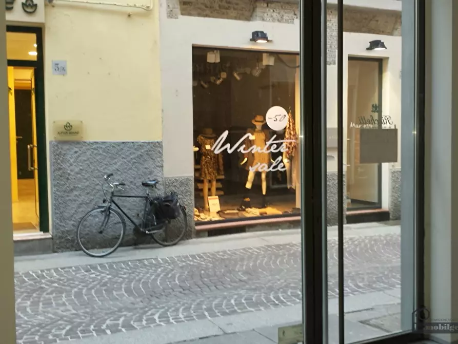 Immagine 8 di Locale commerciale in affitto  in Borgo Angelo Mazza 2 a Parma