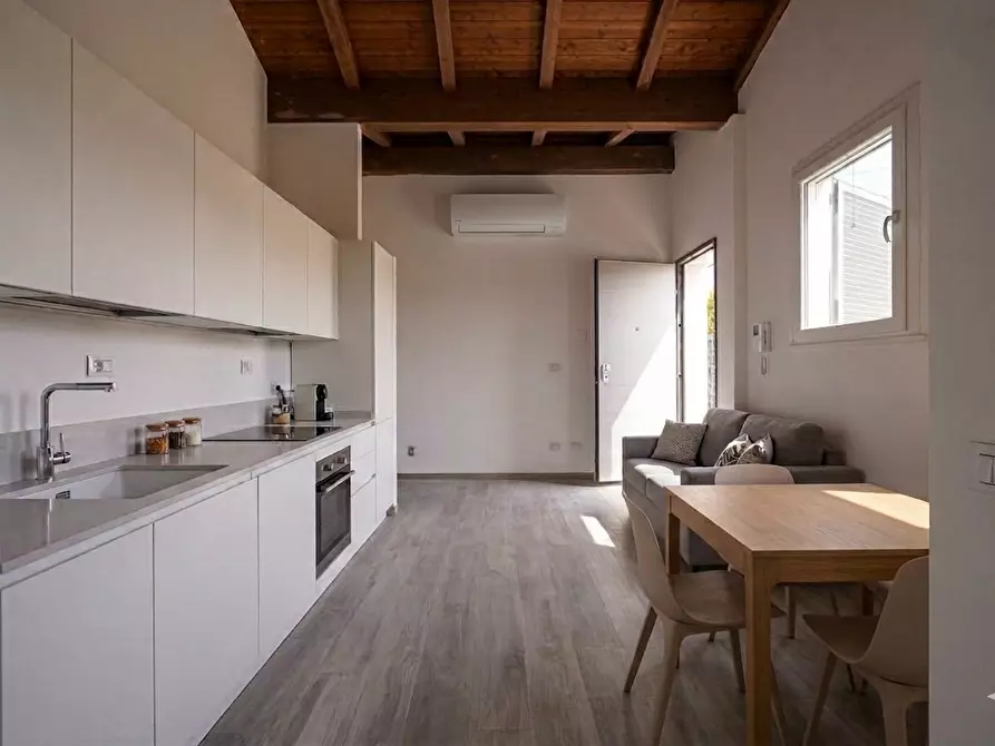 Immagine 2 di Casa indipendente in vendita  in Strada Langhirano 139 a Parma