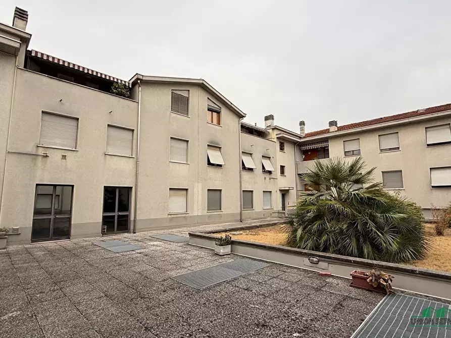 Immagine 18 di Trilocale in vendita  in Piazza Lelio Basso 11 a Parma