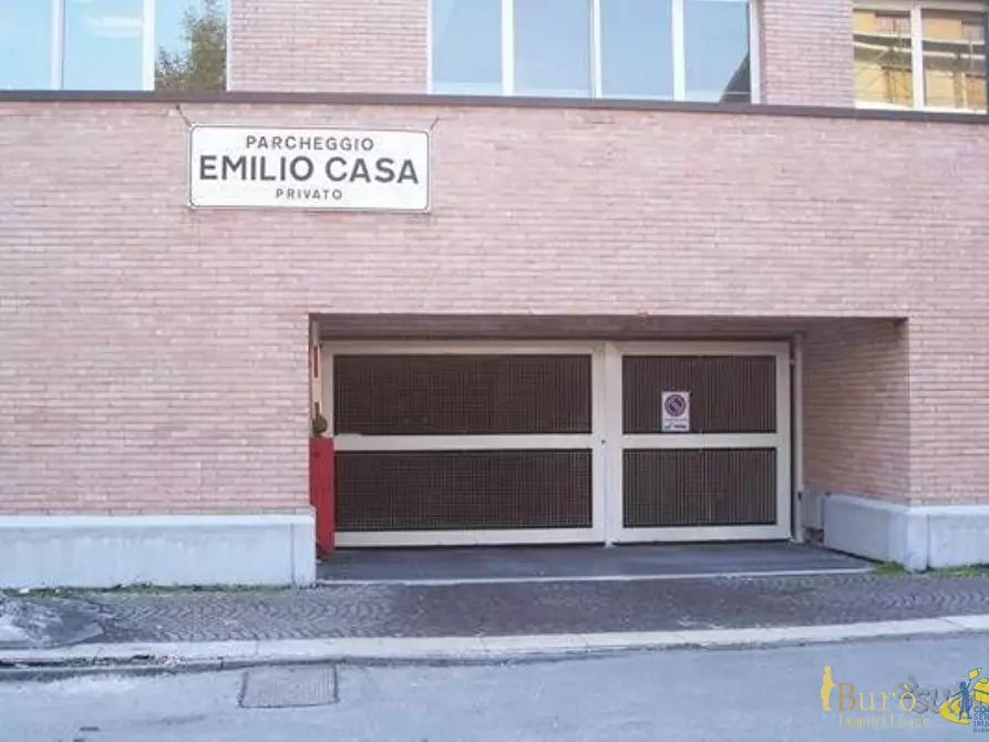 Immagine 1 di Garage in vendita  in Via Emilio Casa a Parma