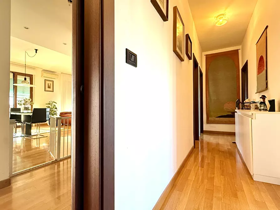 Immagine 21 di Pentalocale in vendita  in Via Allende 23 a Bologna