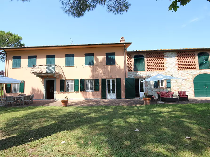 Immagine 3 di Rustico / casale in vendita  a Lucca