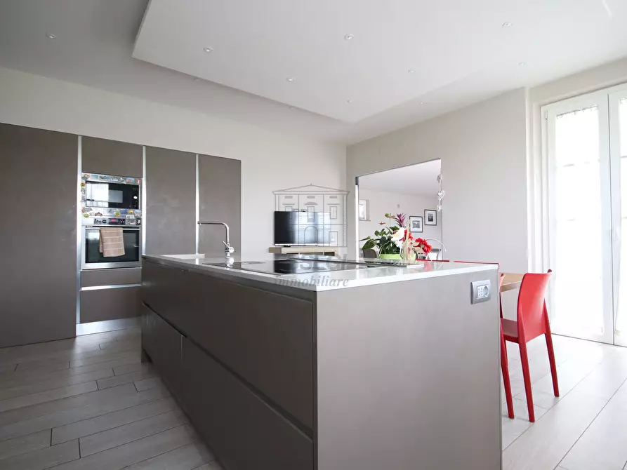 Immagine 14 di Villa in vendita  in Viale Prete a Capannori