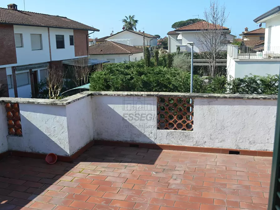 Immagine 3 di Villa in vendita  in Via Padre Ignazio da Carrara a Forte Dei Marmi