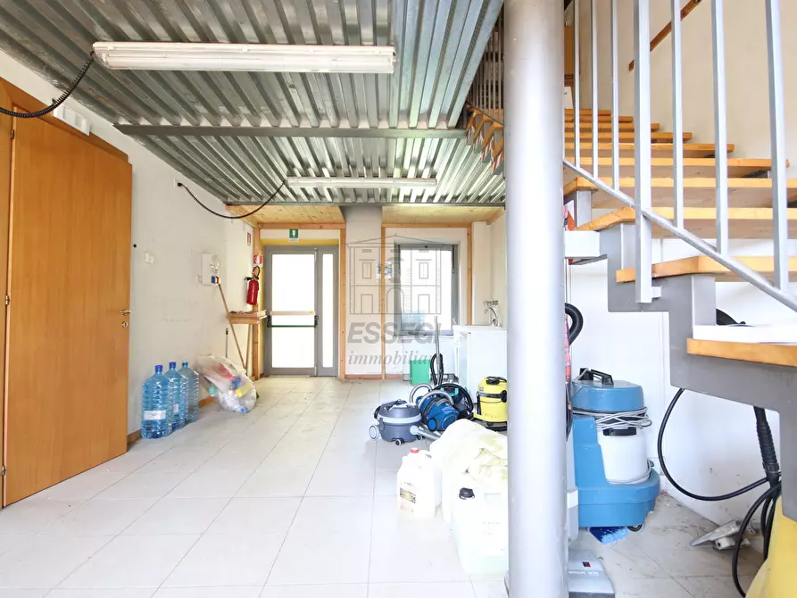 Immagine 12 di Ufficio in vendita  in Traversa II Via Luporini 3 a Lucca