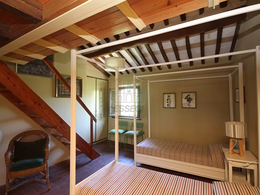 Immagine 21 di Rustico / casale in vendita  a Lucca