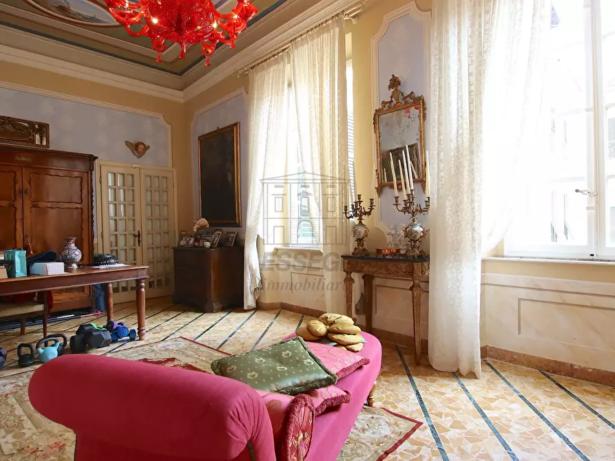 Immagine 8 di Appartamento in vendita  in Piazza San Michele 10 a Lucca