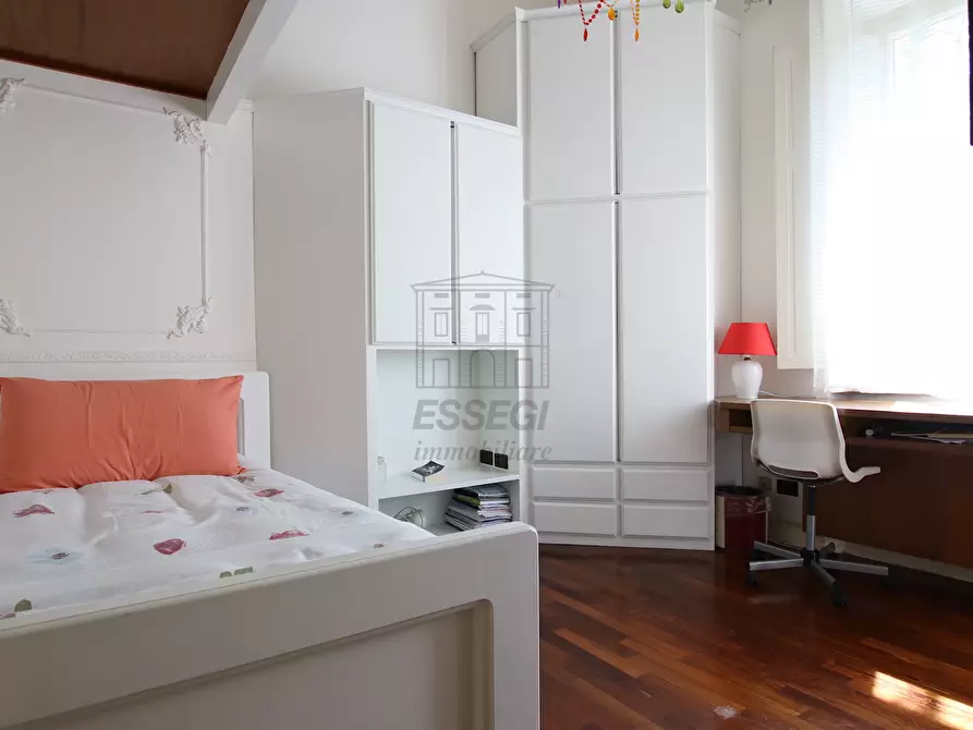 Immagine 33 di Villa in vendita  in Viale Pacini 35 a Lucca