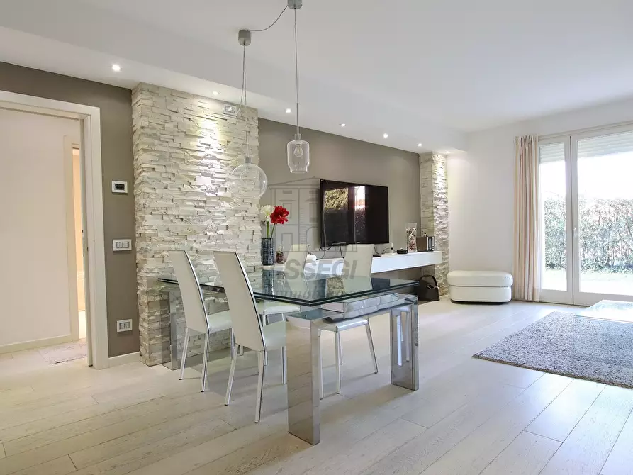 Immagine 3 di Appartamento in vendita  in Viale Luigi Cadorna 182 a Lucca