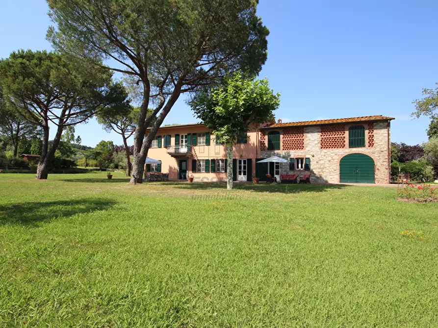 Immagine 4 di Rustico / casale in vendita  a Lucca