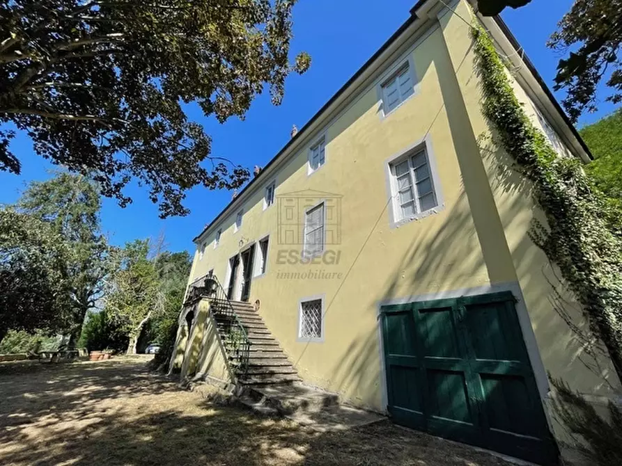Immagine 3 di Villa in vendita  a Lucca