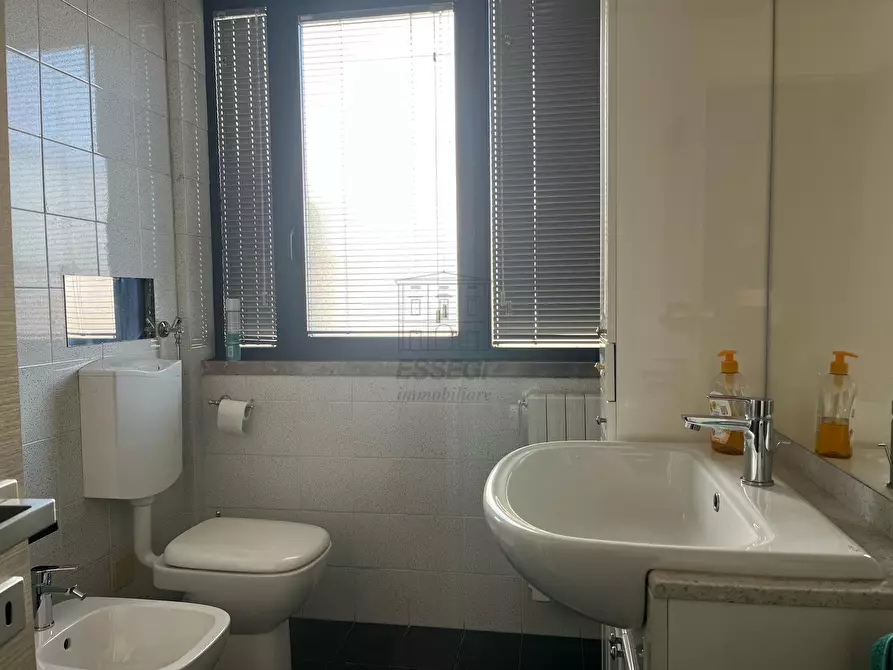 Immagine 12 di Ufficio in vendita  in Via Romana a Lucca