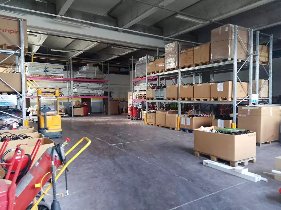 Immagine 1 di Attività artigianale in vendita  a Lucca