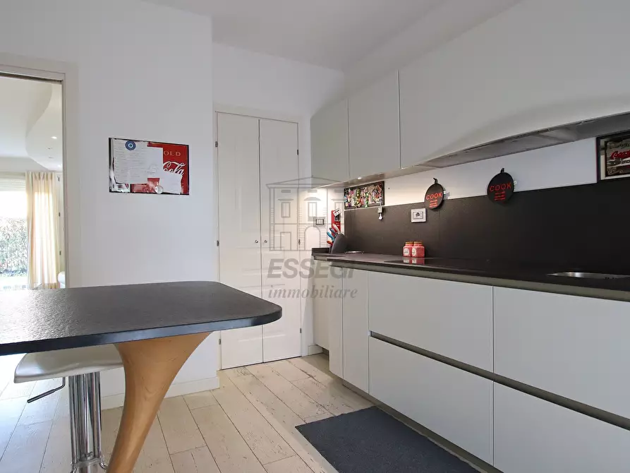 Immagine 8 di Appartamento in vendita  in Viale Luigi Cadorna 182 a Lucca