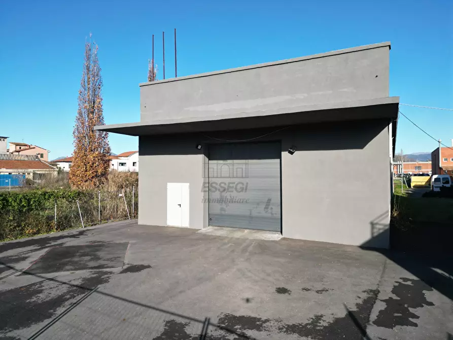 Immagine 1 di Capannone industriale in vendita  in Traversa I Via delle Fornacette 109 a Lucca