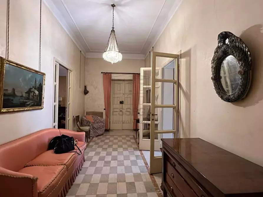 Immagine 8 di Appartamento in vendita  in Piazza San Michele 46 a Lucca