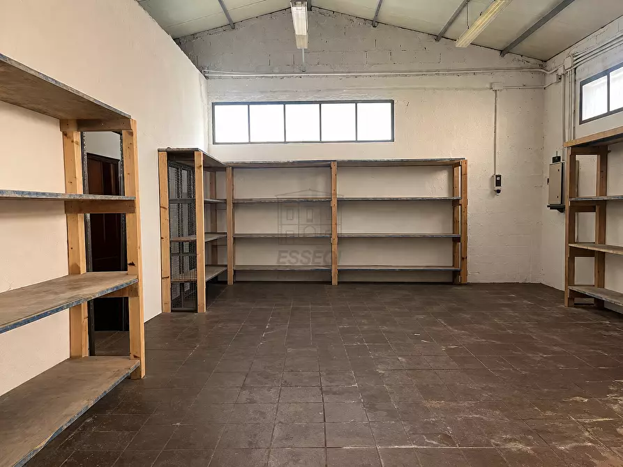 Immagine 3 di Attività artigianale in affitto  in Via Nuova di Guamo 144 a Capannori