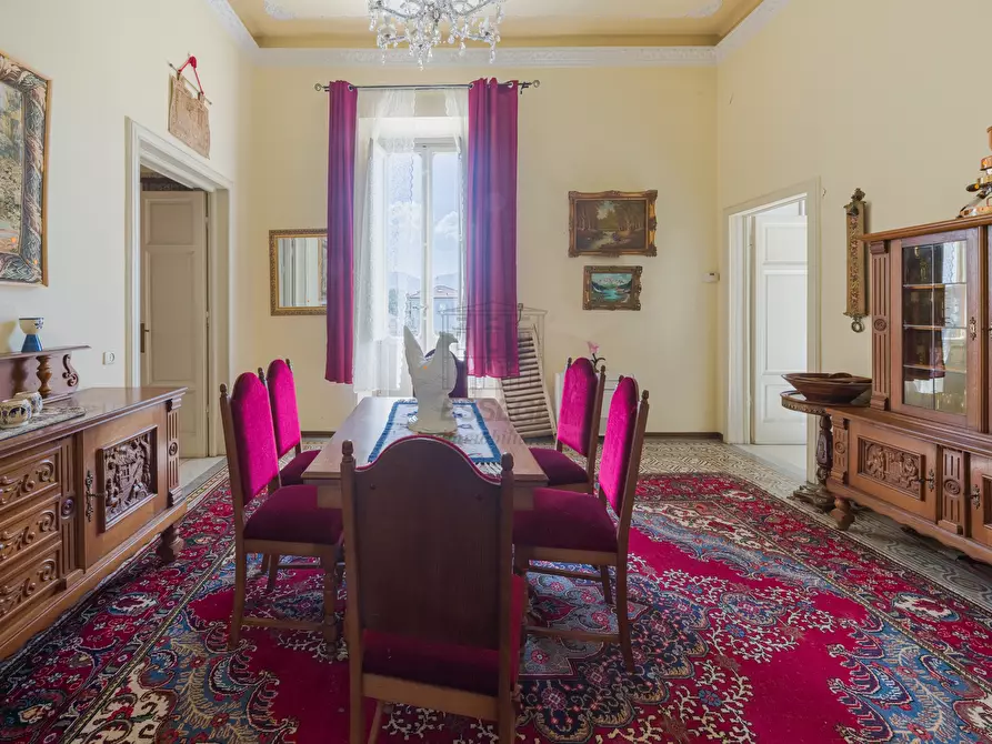 Immagine 33 di Villa in vendita  a Lucca