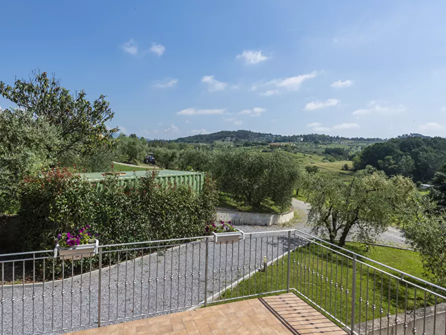 Immagine 15 di Rustico / casale in vendita  in Via di Montecarlo 59 a Lucca