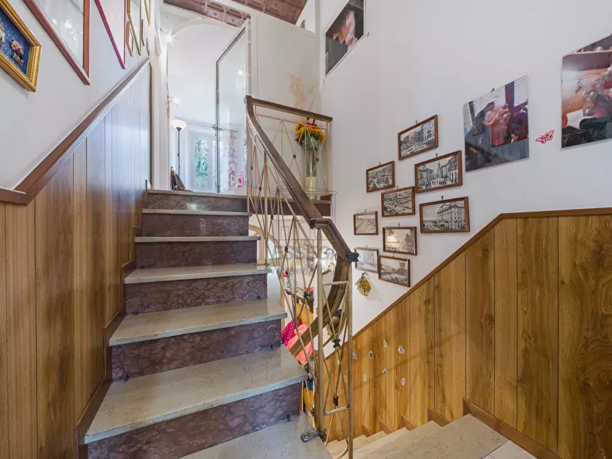 Immagine 14 di Villa in vendita  in Via delle Scuole 38 a Lucca