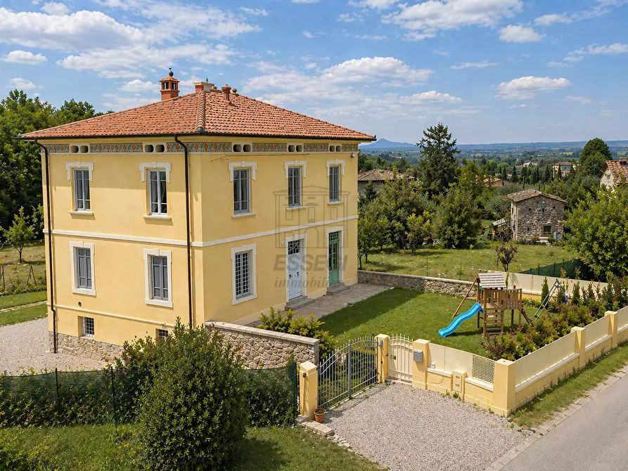 Immagine 1 di Villa in vendita  a Capannori