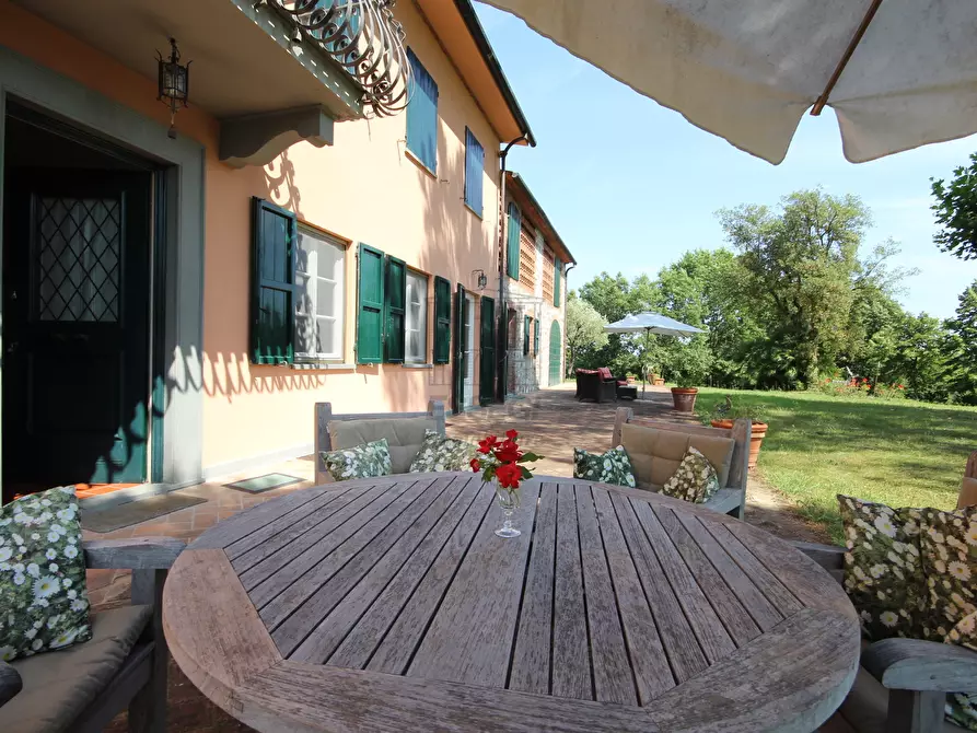 Immagine 5 di Rustico / casale in vendita  a Lucca