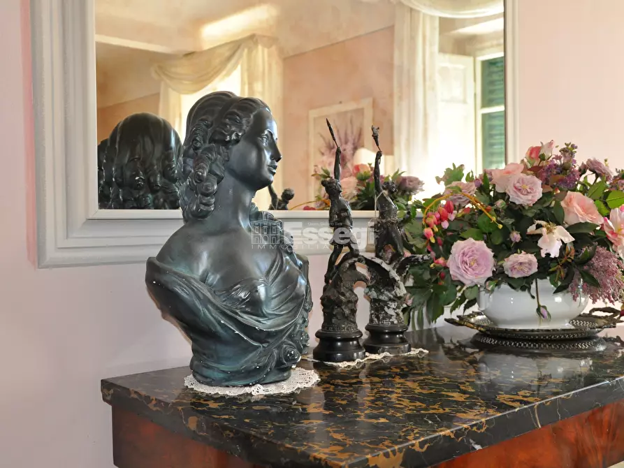 Immagine 14 di Villa in vendita  a Lucca