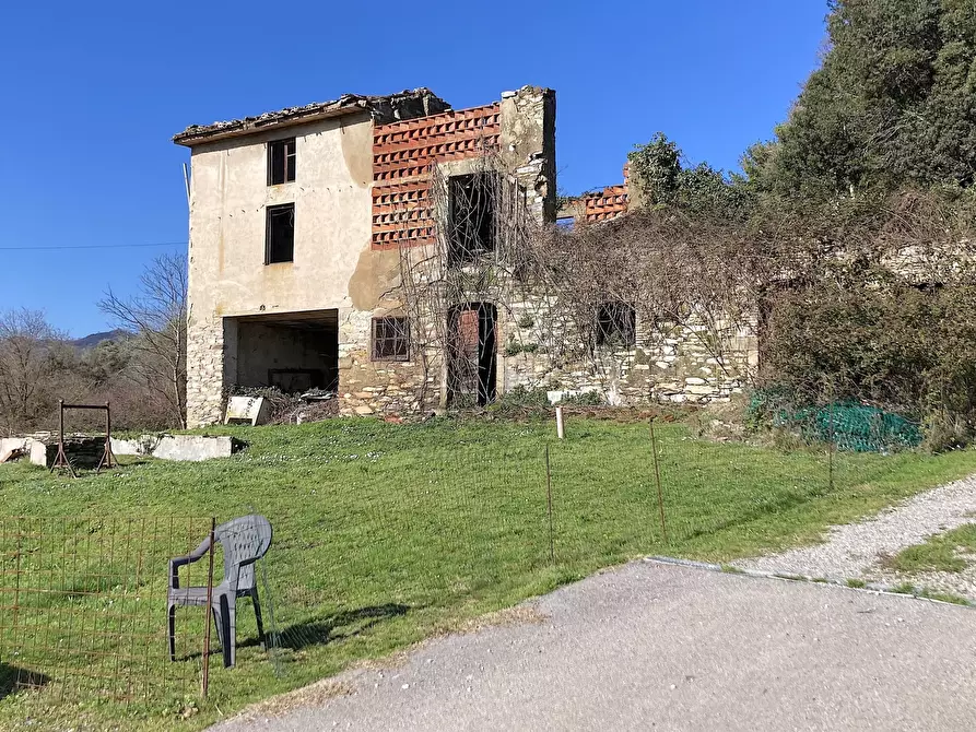 Immagine 2 di Rustico / casale in vendita  in via di villa pardini lucca a Lucca