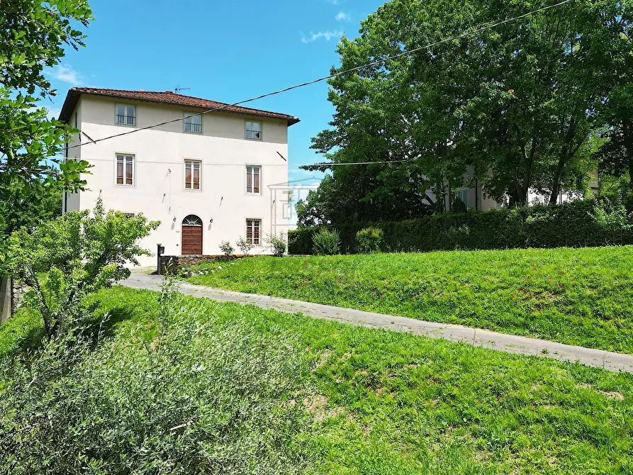 Immagine 1 di Villa in vendita  in Via per Gattaiola e Meati 598/A a Lucca