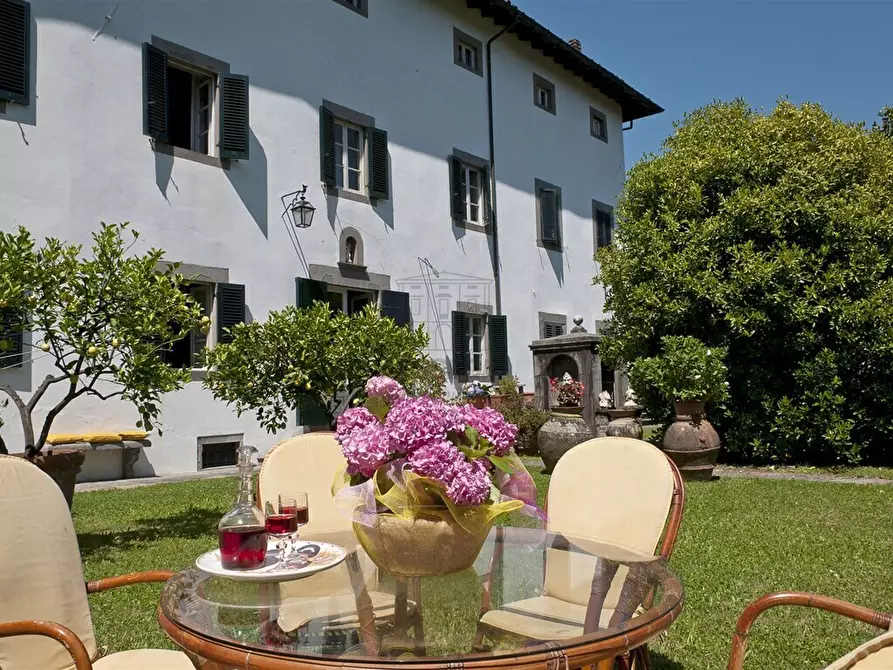 Immagine 3 di Villa in vendita  in Viale Umberto I 148 a Bagni Di Lucca