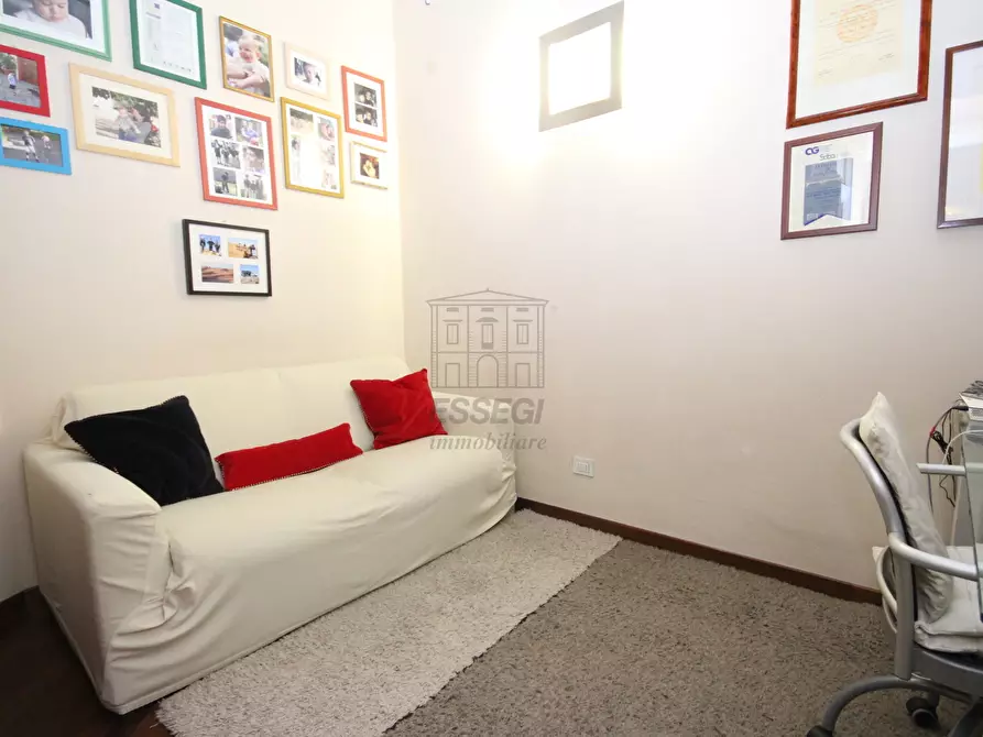 Immagine 11 di Appartamento in vendita  a Lucca