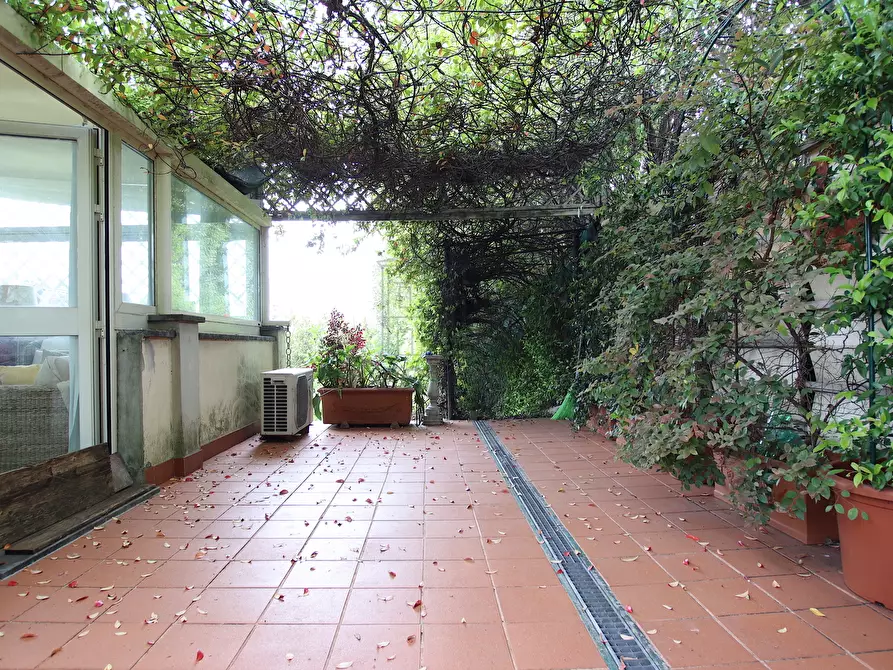 Immagine 28 di Villa in vendita  in Via dei Berti a Lucca