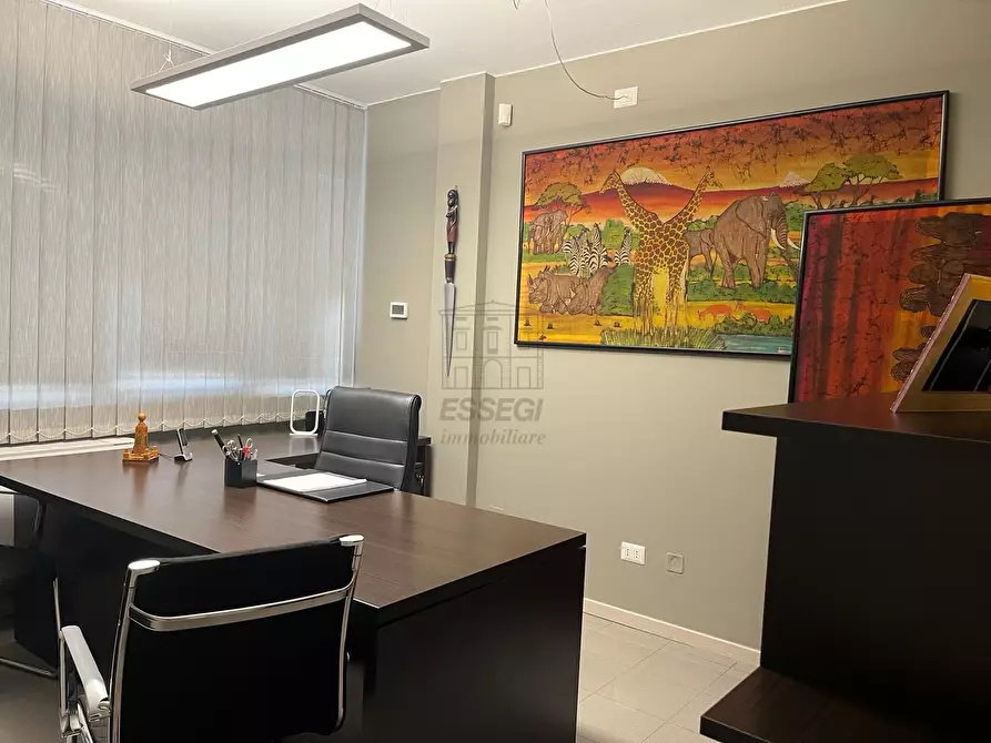 Immagine 9 di Ufficio in vendita  in Via Romana a Lucca