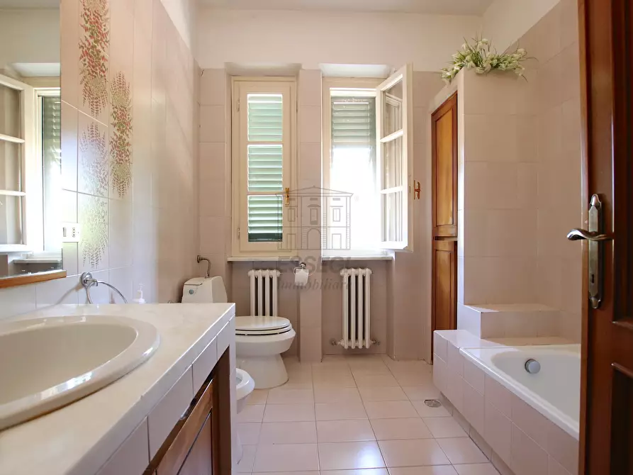 Immagine 67 di Villa in vendita  in Via di segromigno a Capannori