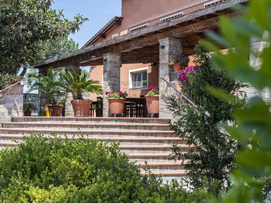 Immagine 8 di Rustico / casale in vendita  in Via di Montecarlo 59 a Lucca