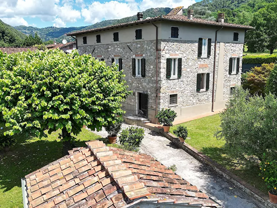 Immagine 5 di Villa in vendita  in San Martino in Freddana a Lucca