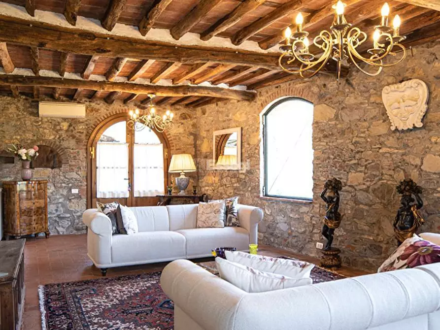 Immagine 42 di Rustico / casale in vendita  in Via di Mutigliano 1051/B a Lucca