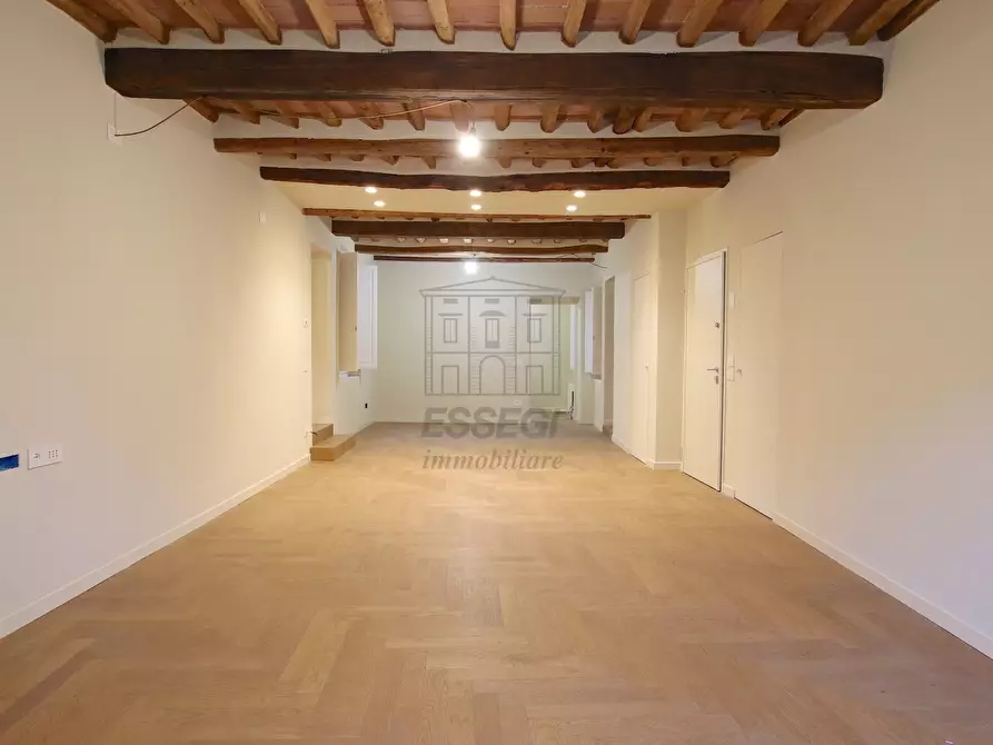 Immagine 4 di Appartamento in vendita  in Piazza San Giusto a Lucca