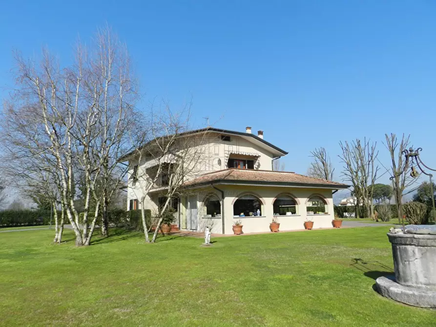 Immagine 5 di Villa in vendita  in Traversa II Via Vecchia Pesciatina 84 a Lucca