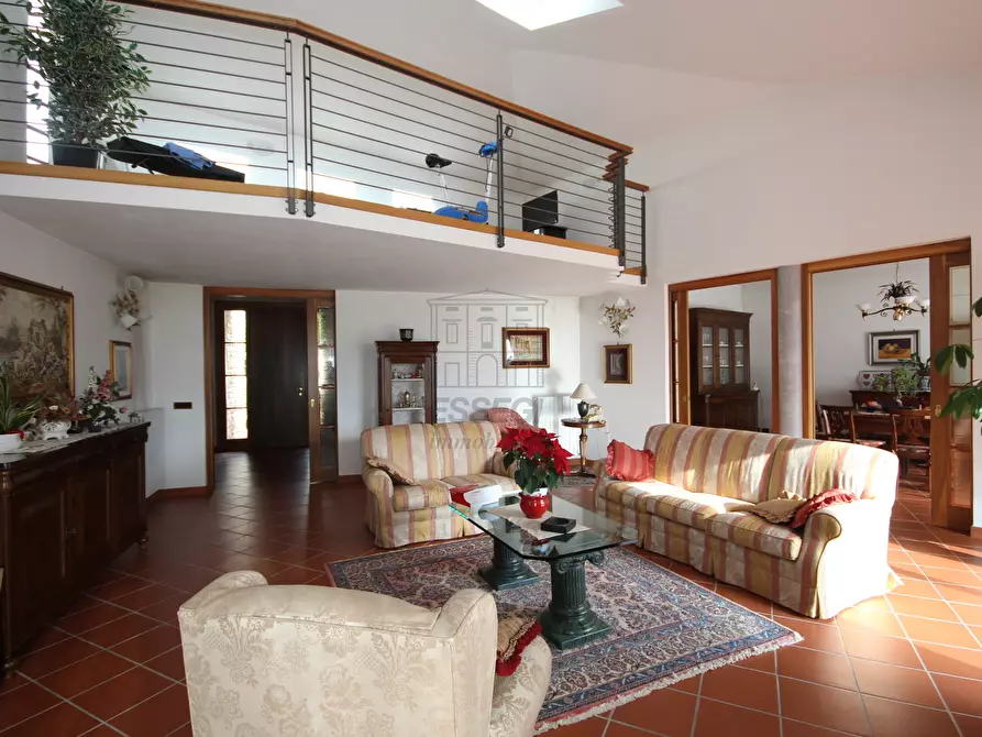 Immagine 12 di Villa in vendita  in via delle foreste a Lucca